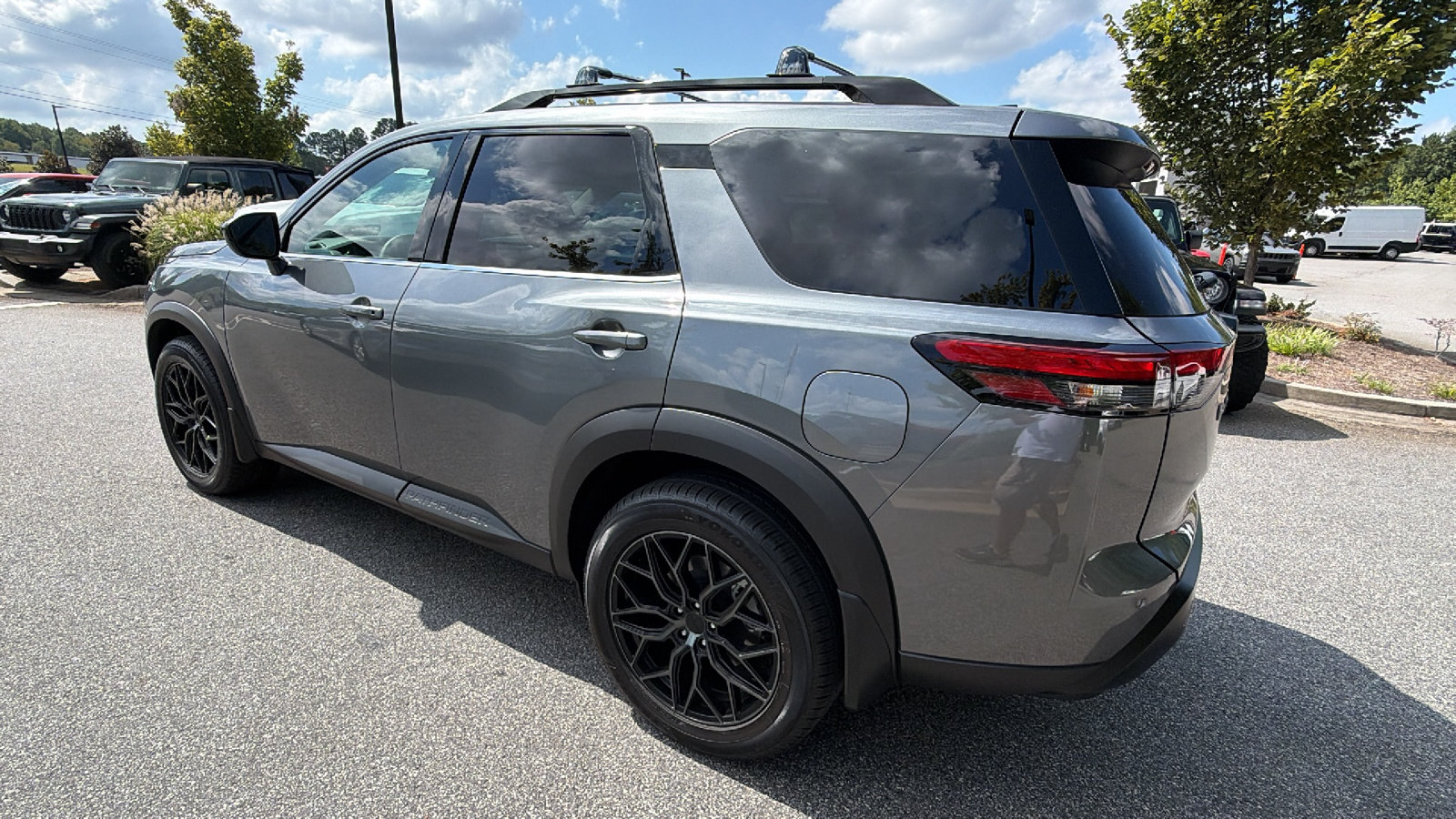 Used 2026 Nissan Pathfinder SV AWD/4WD image 10
