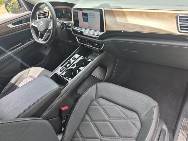 Used 2025 Volkswagen Atlas SE FWD image 32