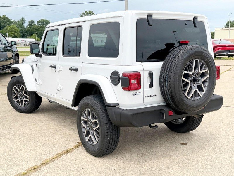 Used 2025 Jeep Wrangler Unlimited Sahara AWD/4WD image 5