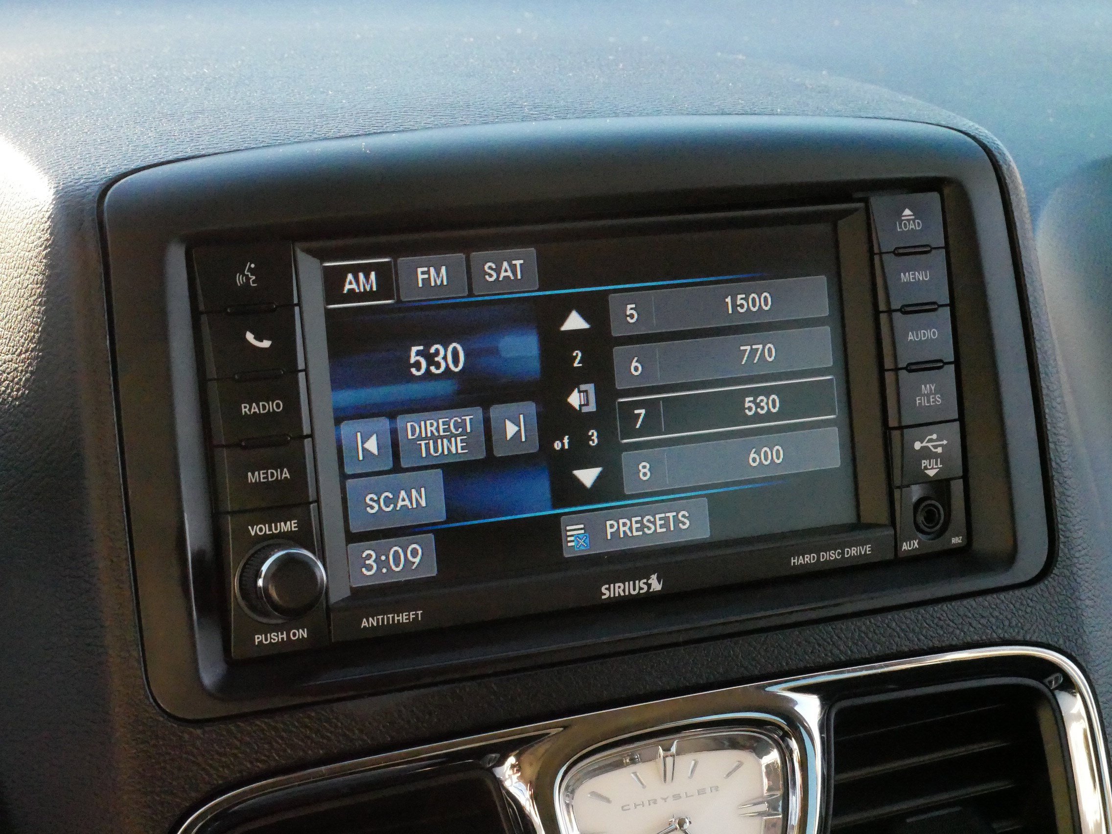 Used 2014 Chrysler Town & Country Touring image 22