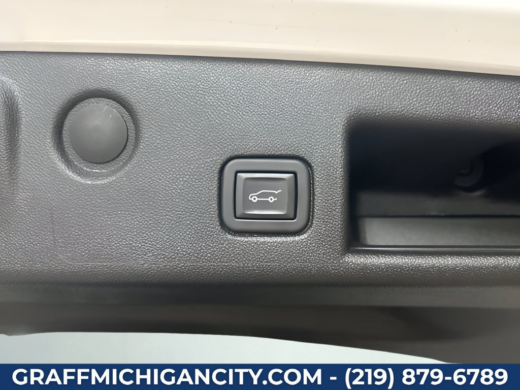 Used 2024 Chevrolet Equinox RS w/ RS Leather Package AWD/4WD image 23