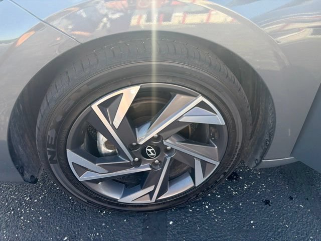 Used 2025 Hyundai Elantra Limited FWD image 23