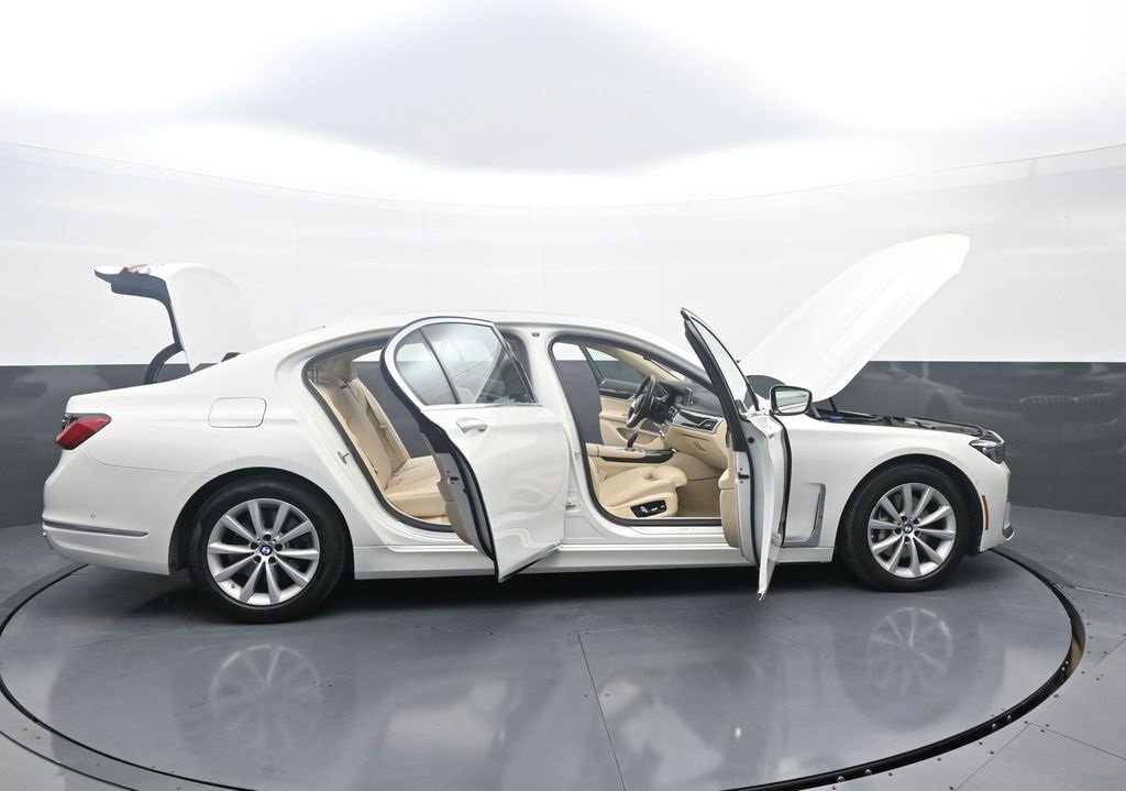 Used 2021 BMW 740i xDrive image 45