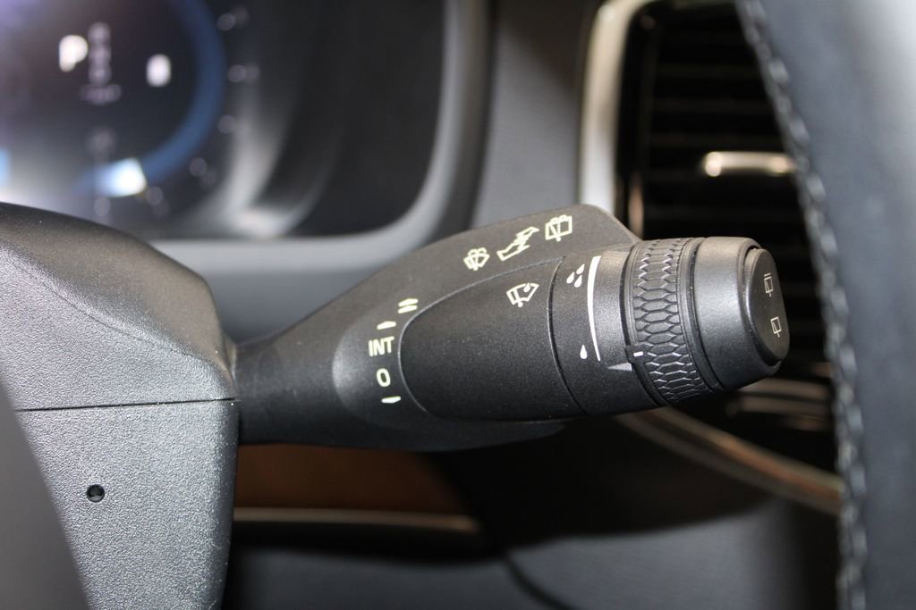 Used 2023 Volvo XC90 B5 Plus image 43