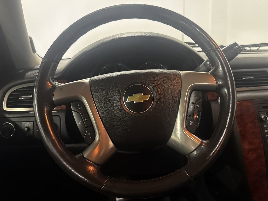 Used 2011 Chevrolet Avalanche LTZ AWD/4WD image 4