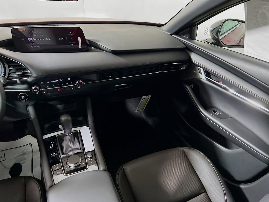 New 2026 MAZDA MAZDA3 Hatchback w/Premium Plus Pkg image 18
