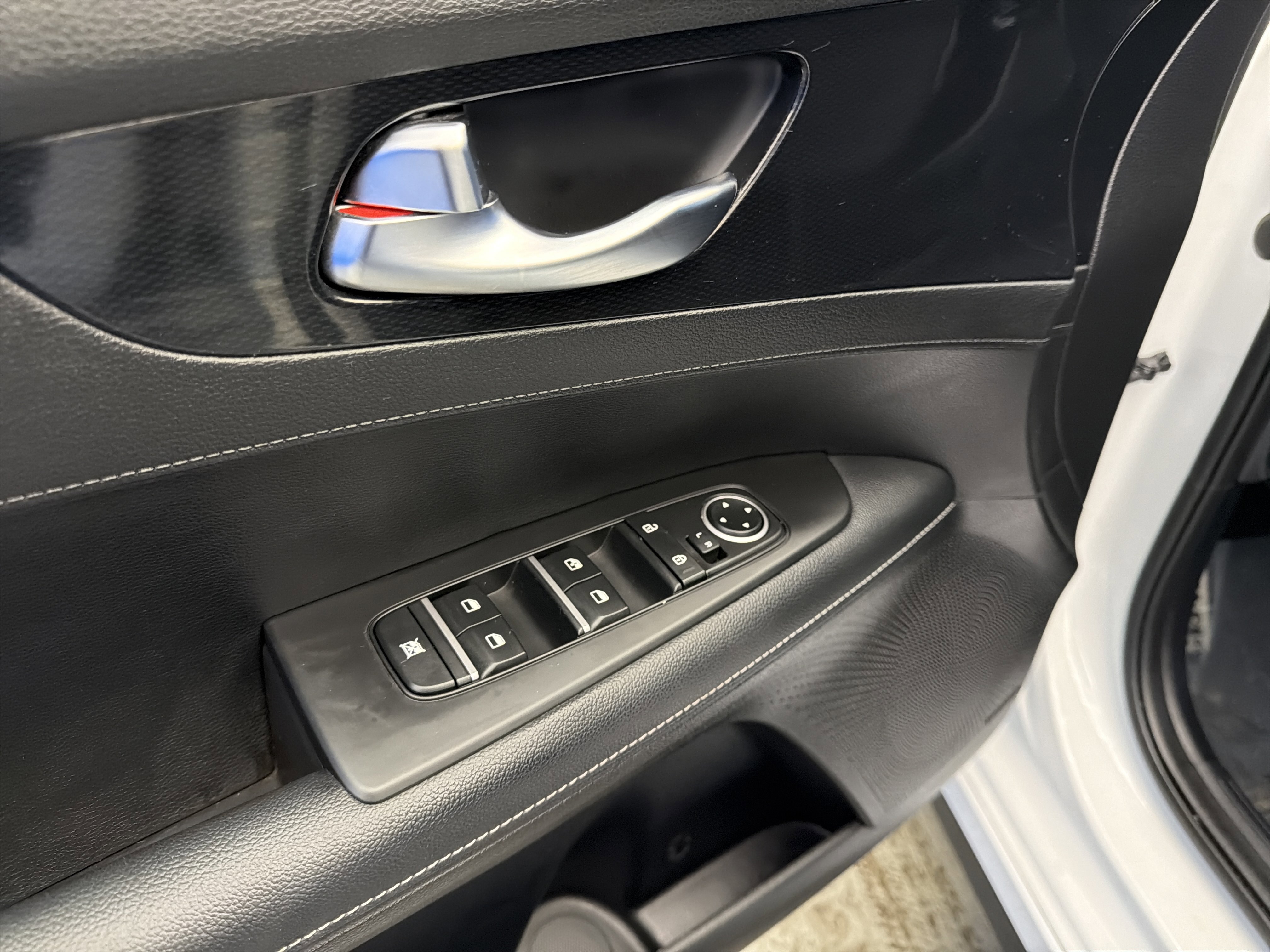 Used 2023 Kia Forte GT-Line w/ GT-Line Premium Package FWD image 11