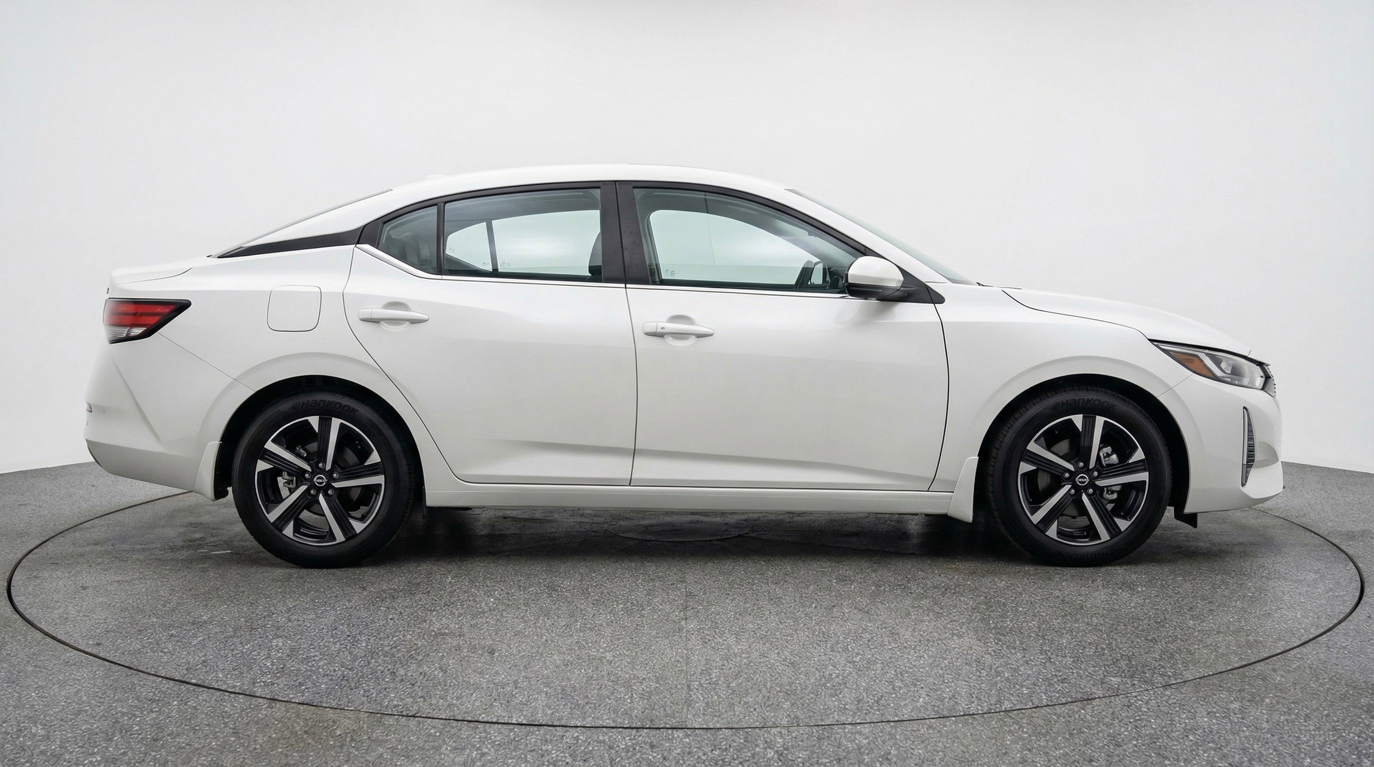 Used 2025 Nissan Sentra SV FWD image 11