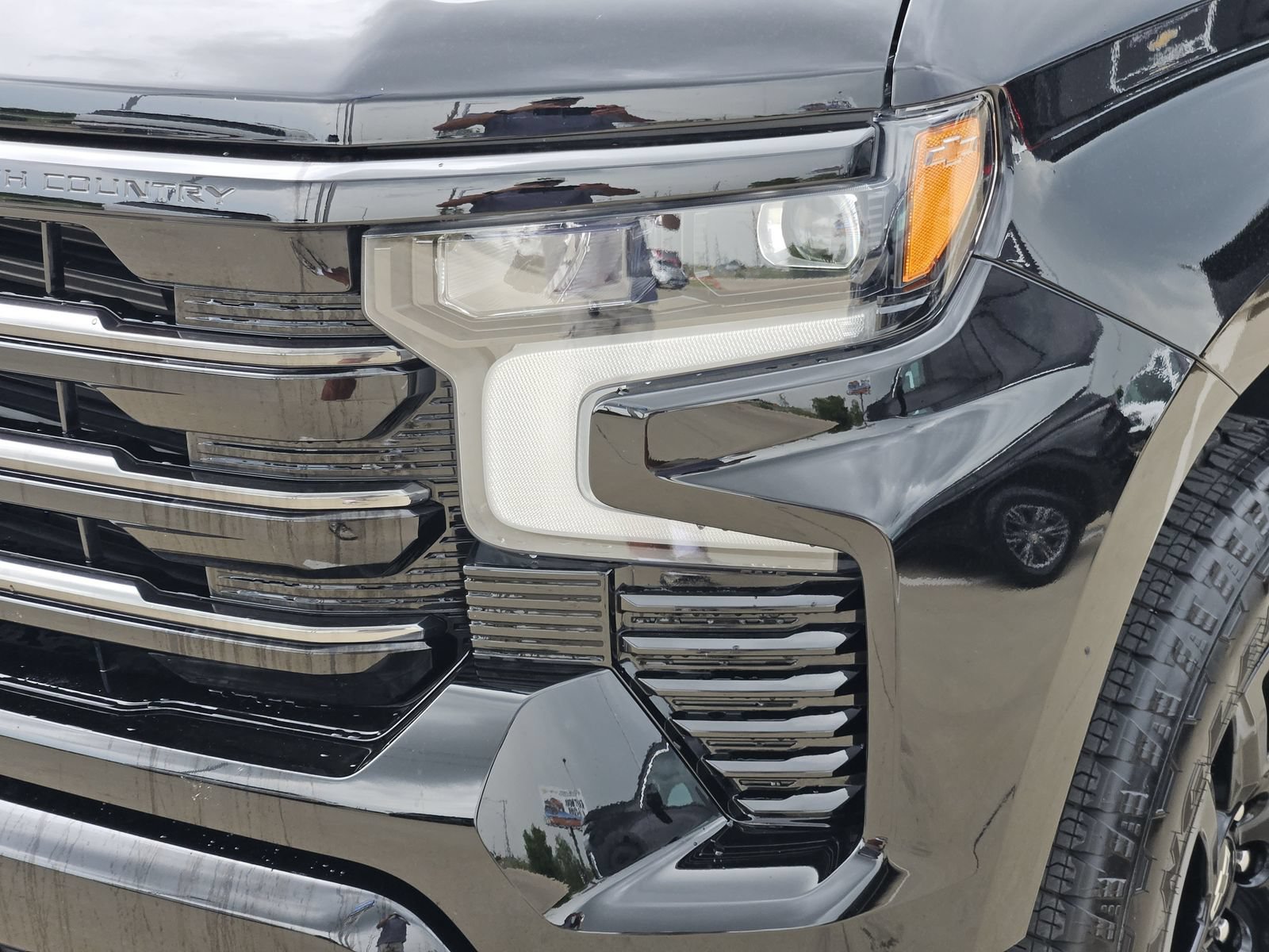 Certified 2025 Chevrolet Silverado 1500 High Country w/ Midnight Edition AWD/4WD image 11