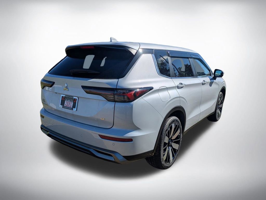 New 2026 Mitsubishi Outlander SE FWD image 3