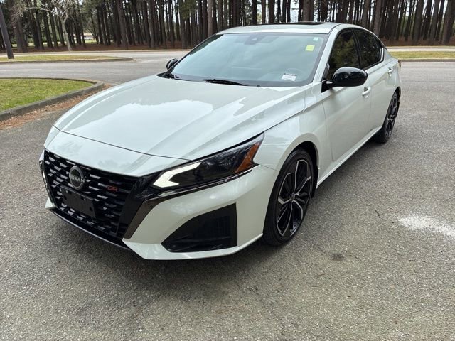 Used 2023 Nissan Altima 2.5 SR w/ SR Premium Package image 7