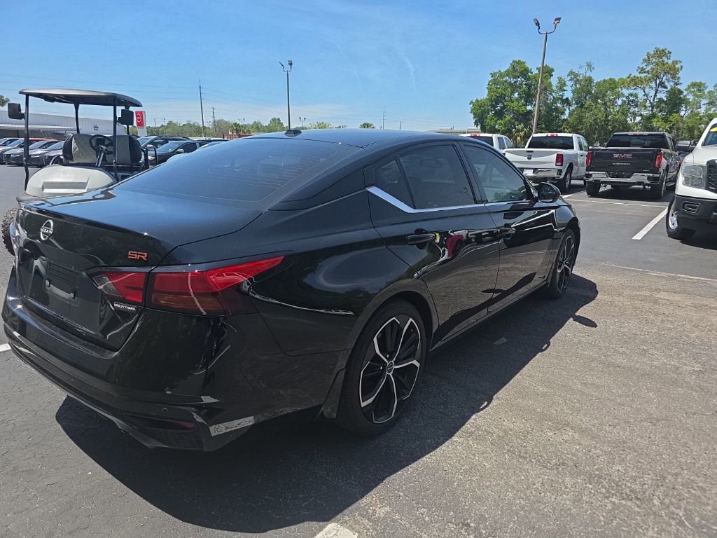 Certified 2024 Nissan Altima 2.5 SR w/ SR Premium Package FWD image 4