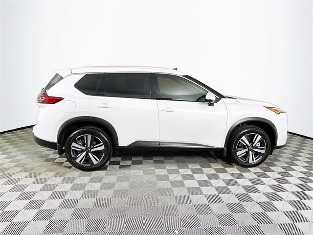 Used 2025 Nissan Rogue SL w/ Tech Package image 9