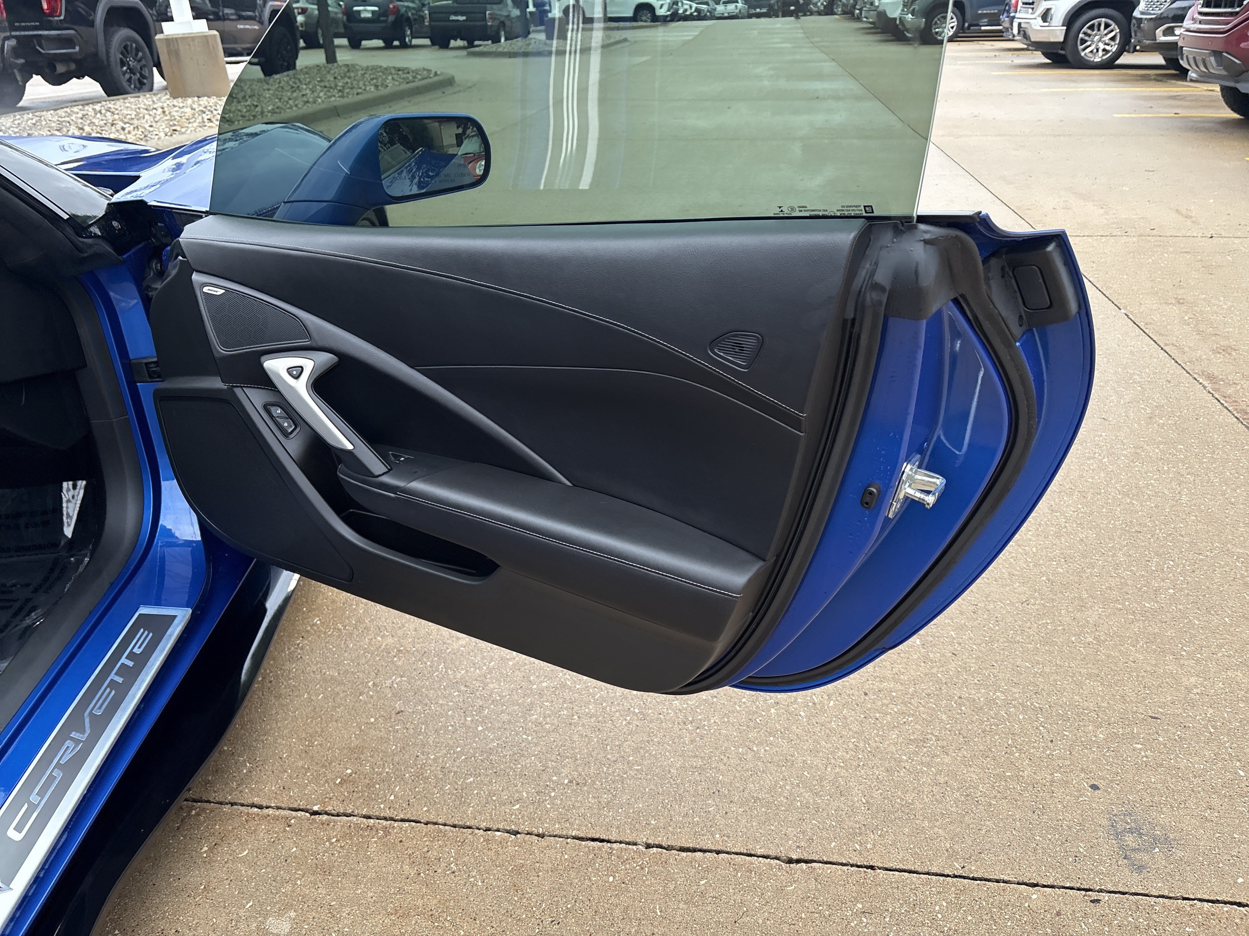 Used 2019 Chevrolet Corvette Stingray Coupe w/ 1LT RWD image 13