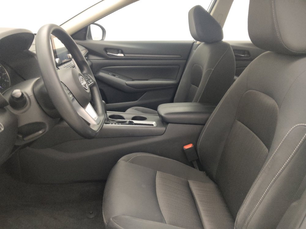Used 2025 Nissan Altima 2.5 SV FWD image 17