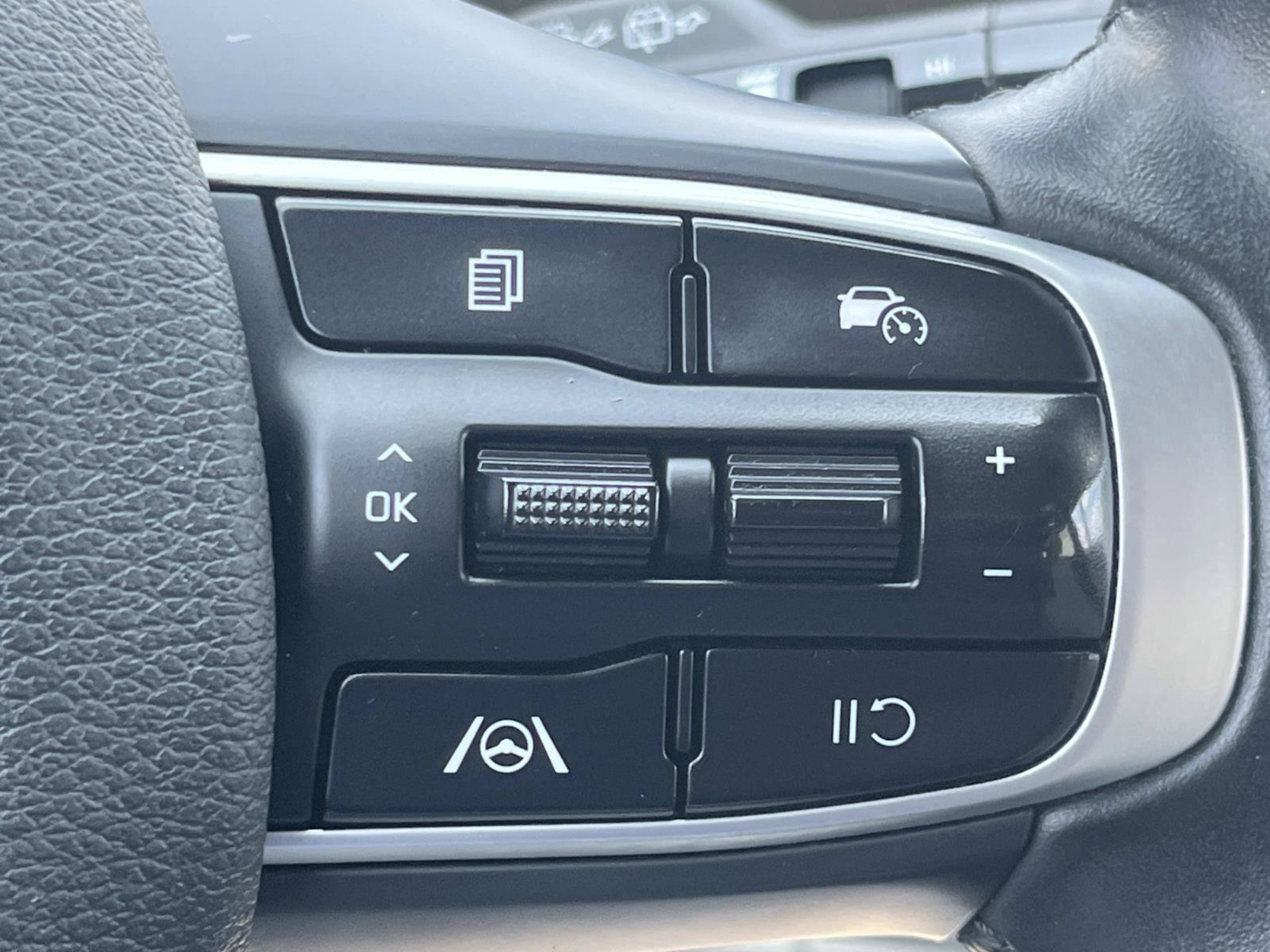 Used 2023 Kia Sportage EX FWD image 29