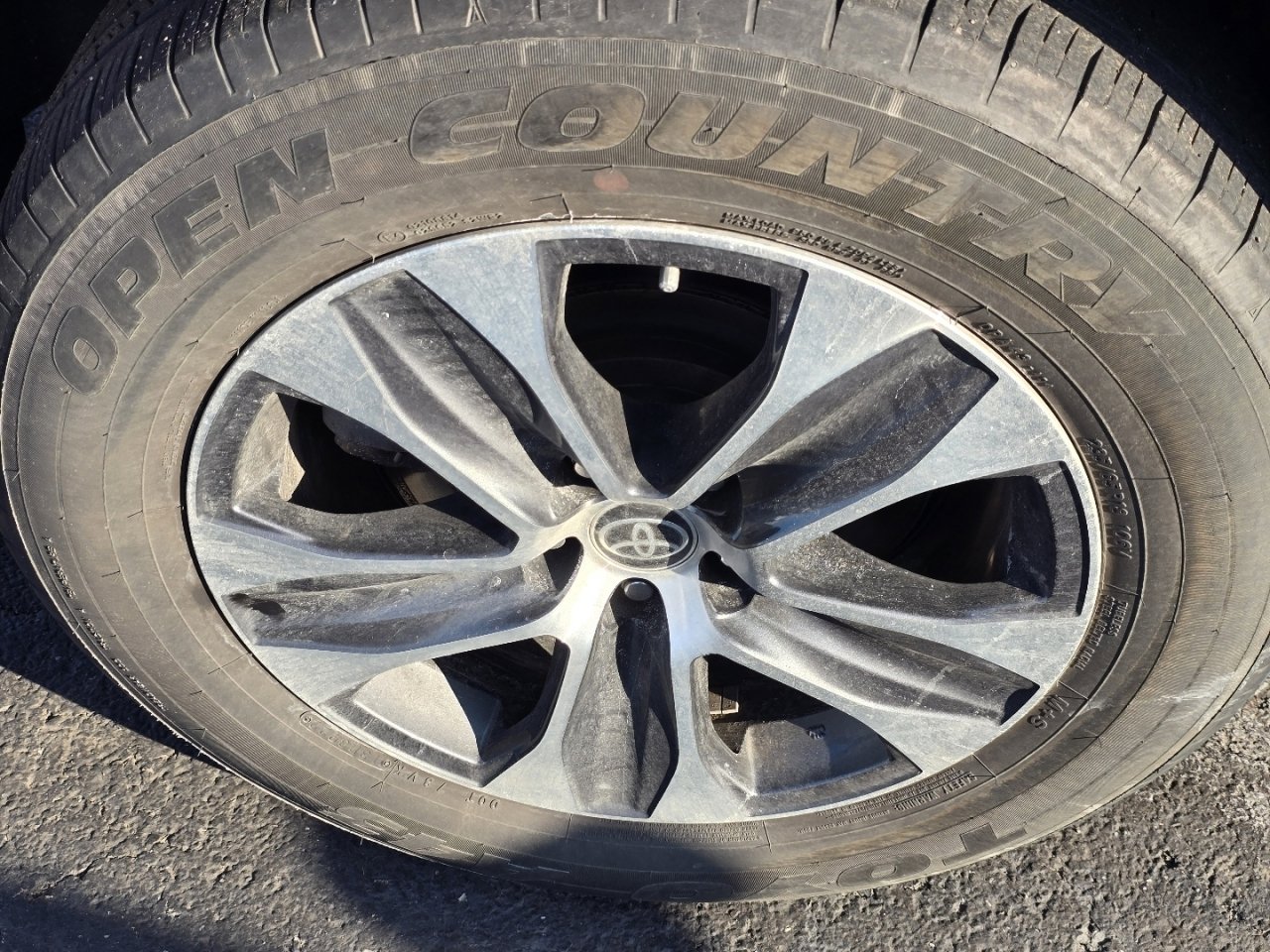 Used 2023 Toyota Highlander XLE image 23