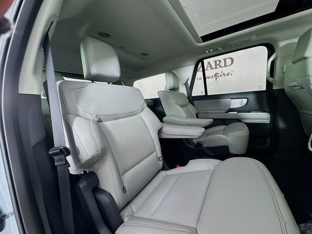 New 2025 Ford Expedition Active image 30