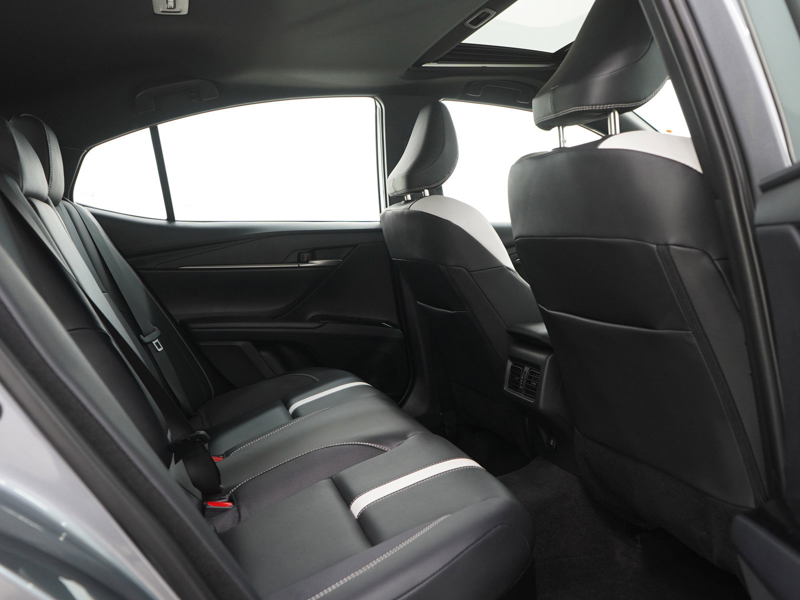 Used 2025 Toyota Camry SE w/ Multimedia Upgrade Package FWD image 11