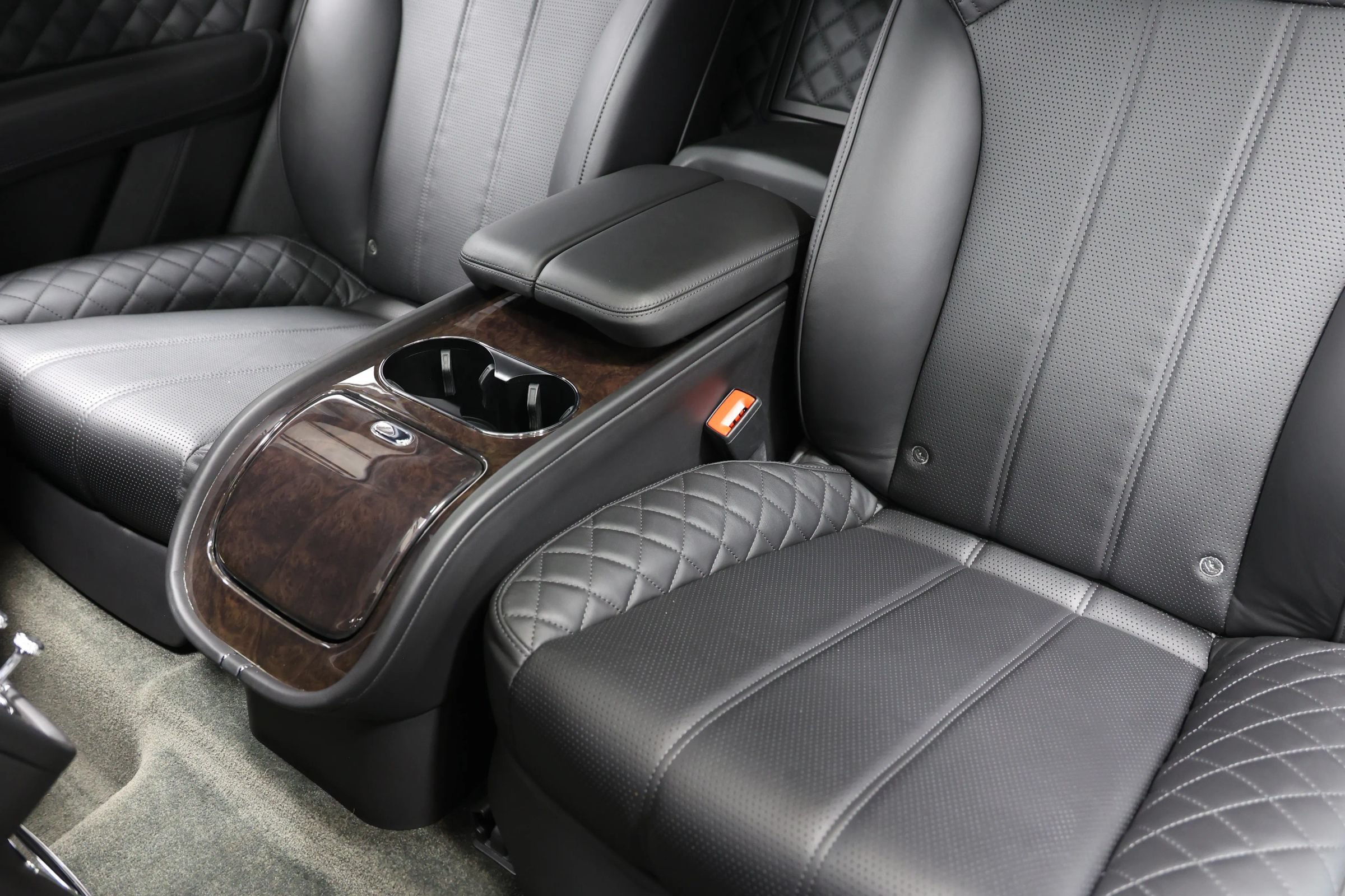 Used 2020 Bentley Bentayga Plug-In Hybrid AWD/4WD image 57