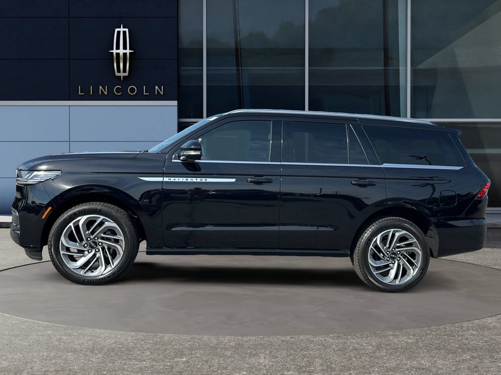 Used 2026 Lincoln Navigator Reserve AWD/4WD image 8