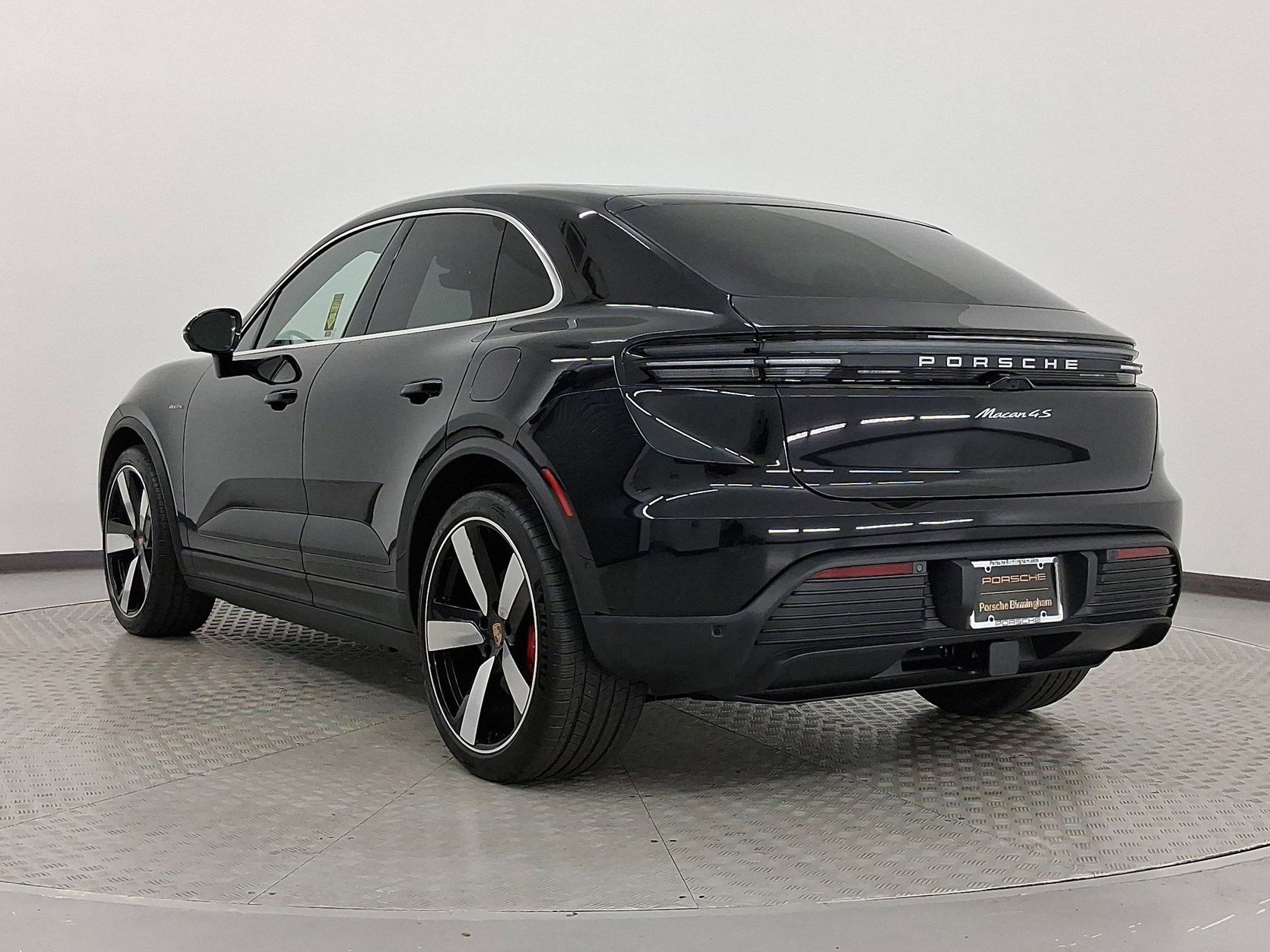 New 2025 Porsche Macan 4S Electric image 3