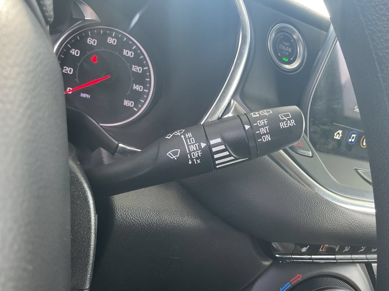 Used 2025 Chevrolet Blazer LT FWD image 29