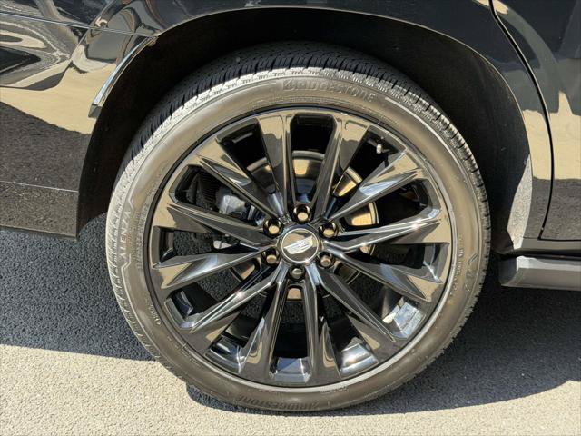 Used 2026 Cadillac Escalade Platinum Sport w/ LPO, ONYX Package AWD/4WD image 9