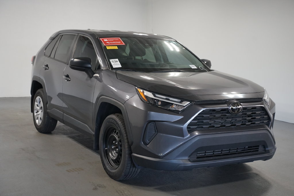 Used 2024 Toyota RAV4 LE FWD image 3