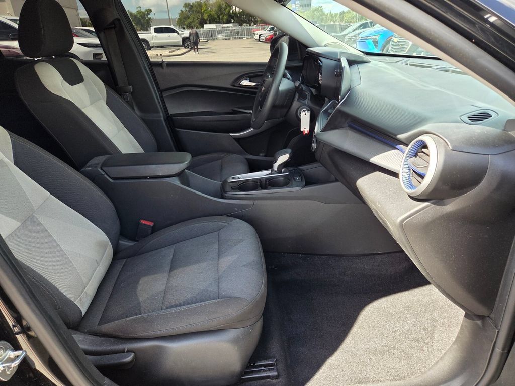 Certified 2024 Chevrolet Trax LS FWD image 14
