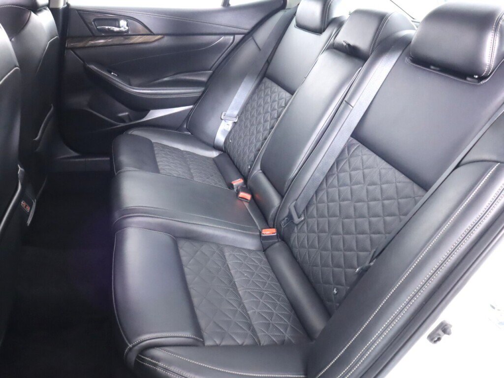 Used 2018 Nissan Maxima Platinum FWD image 39