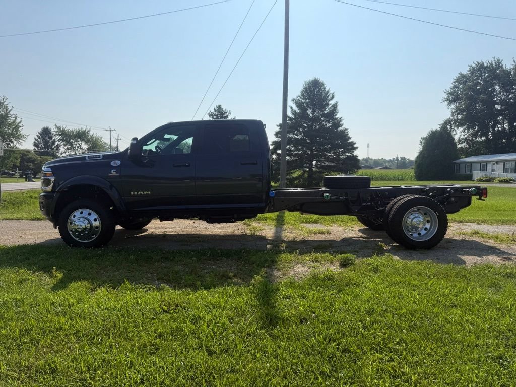 New 2026 RAM 5500 4x4 Crew Cab w/ Laramie Trim Package image 7