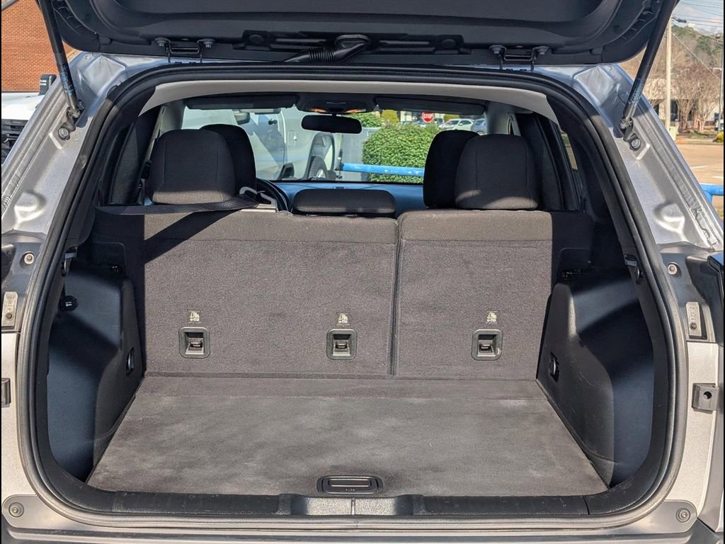 Used 2019 Jeep Cherokee Latitude w/ Popular Appearance Group FWD image 22