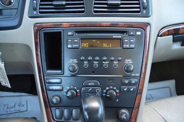 Used 2005 Volvo XC70 AWD/4WD image 23
