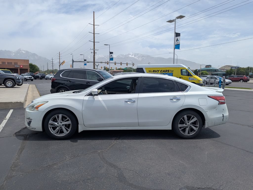 Used 2015 Nissan Altima 2.5 SV w/ Convenience Package FWD image 8