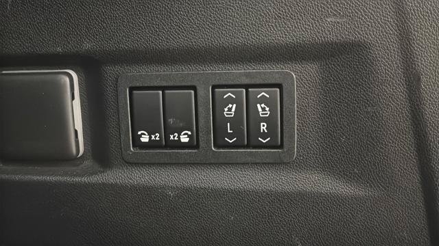 Used 2022 Chevrolet Tahoe Z71 w/ Luxury Package AWD/4WD image 31