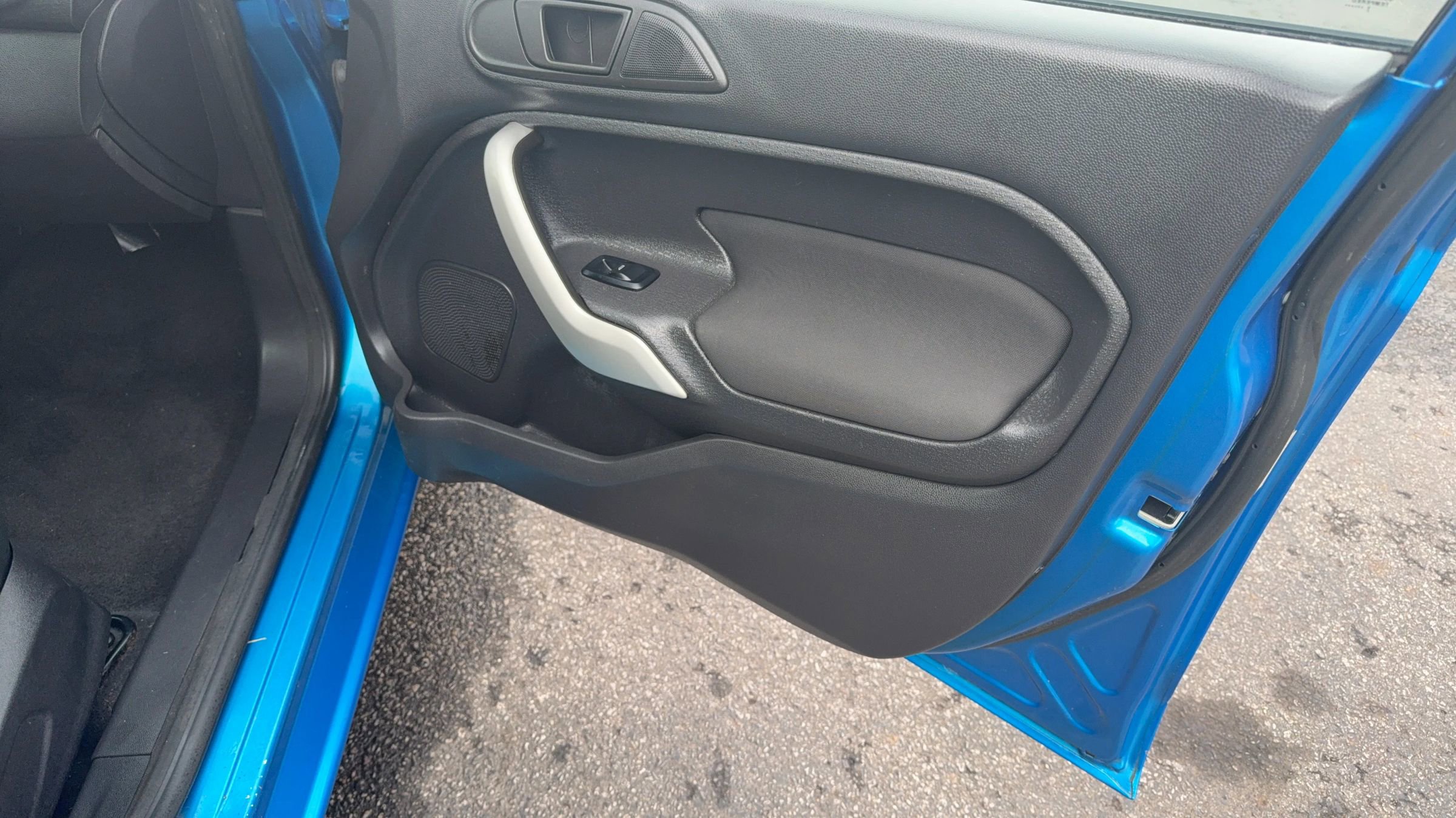 Used 2012 Ford Fiesta SE image 12