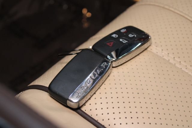 Used 2015 Jaguar XJ L Portfolio RWD image 17