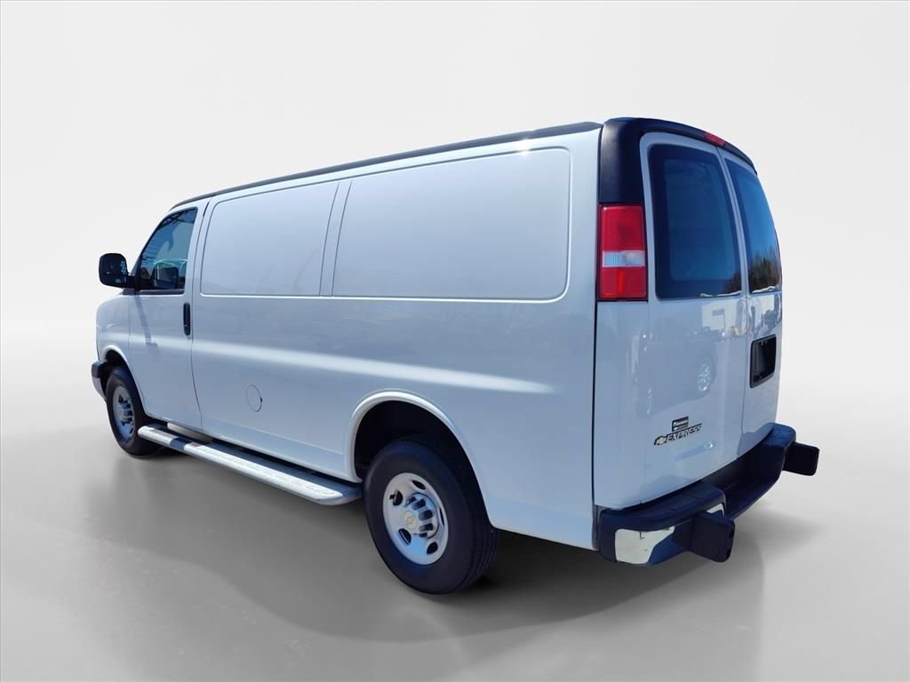 Used 2024 Chevrolet Express 2500 w/ Driver Convenience Package RWD image 3