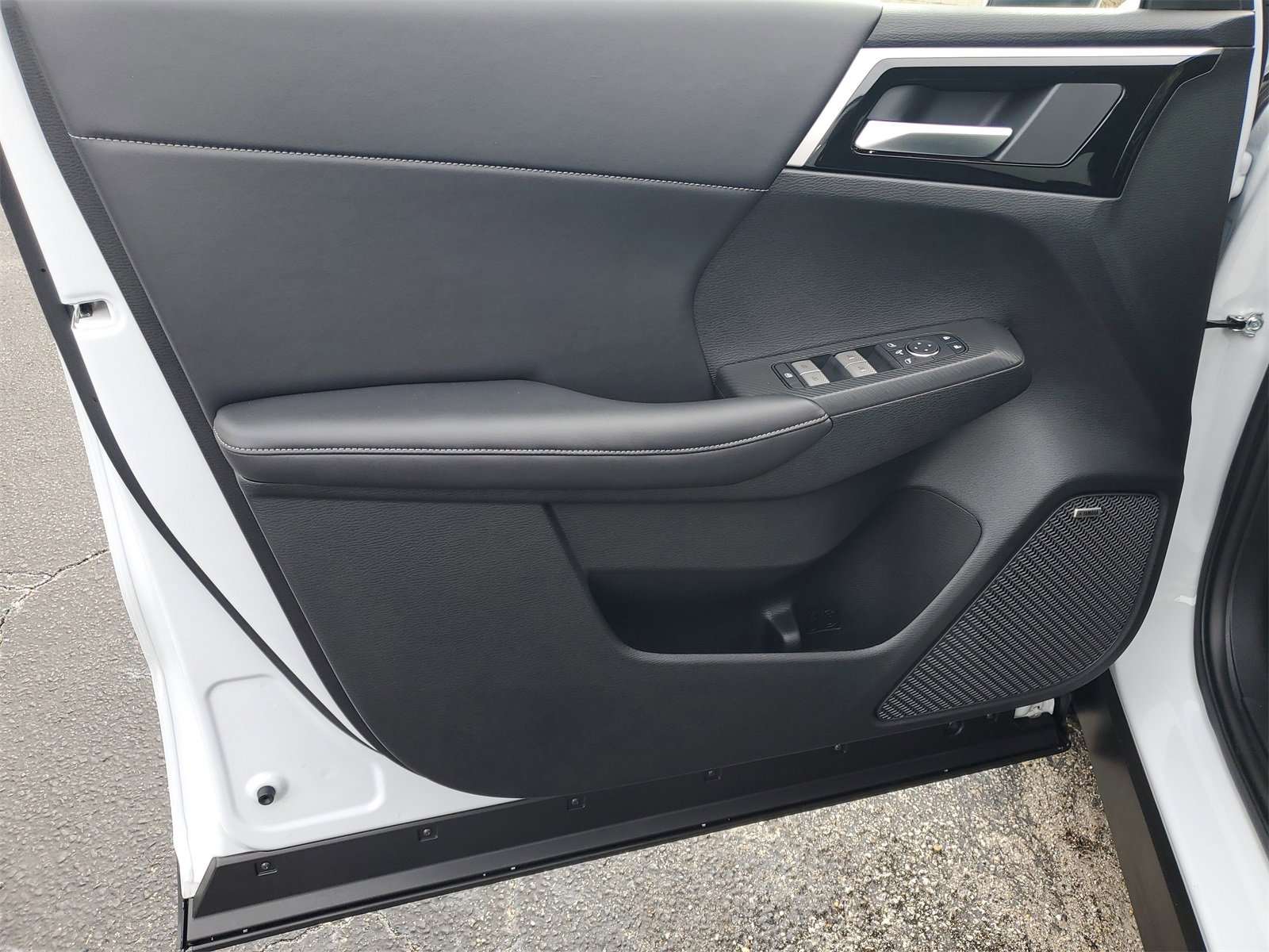 New 2026 Mitsubishi Outlander SE image 8