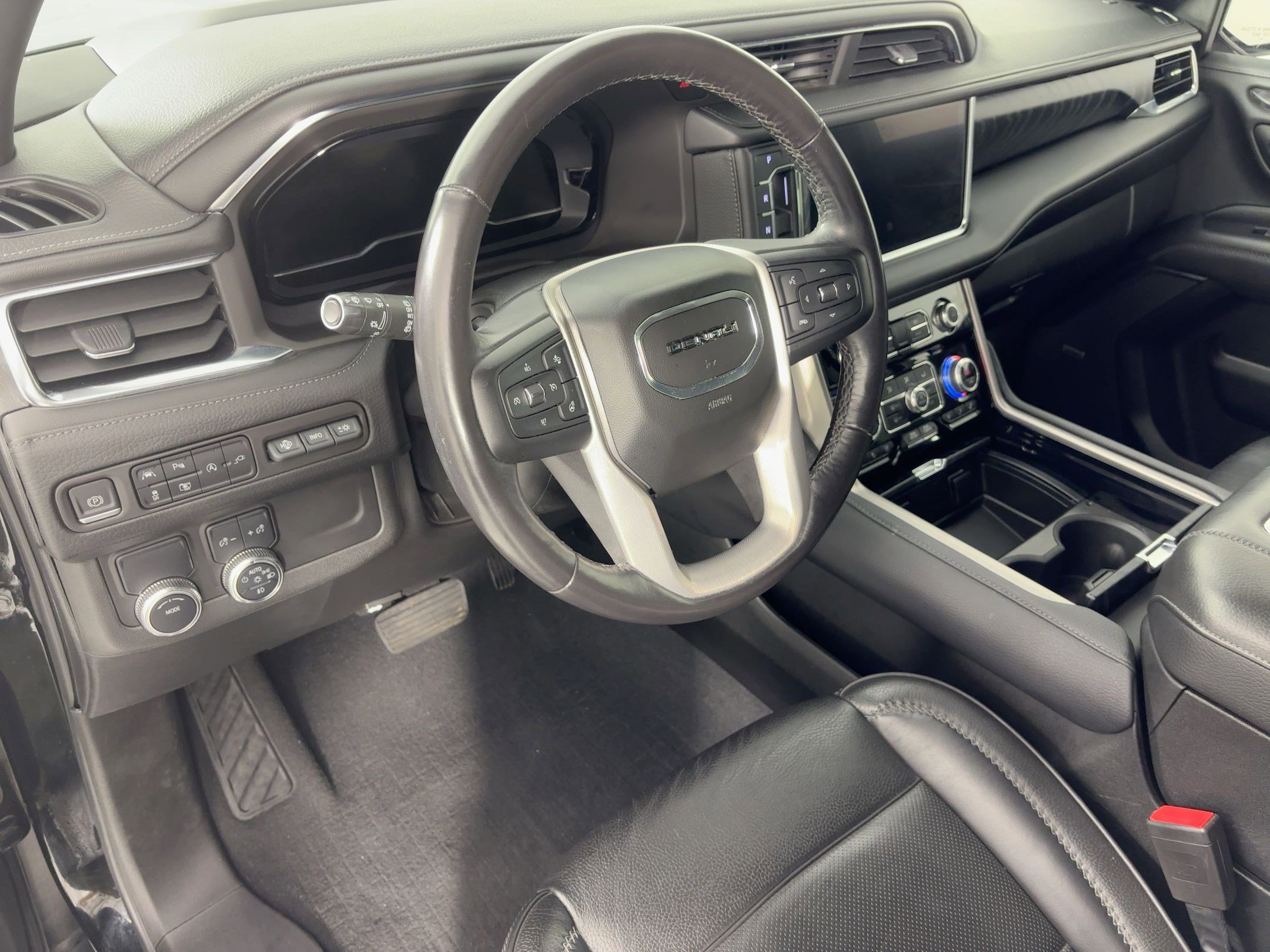 Used 2022 GMC Yukon Denali image 4