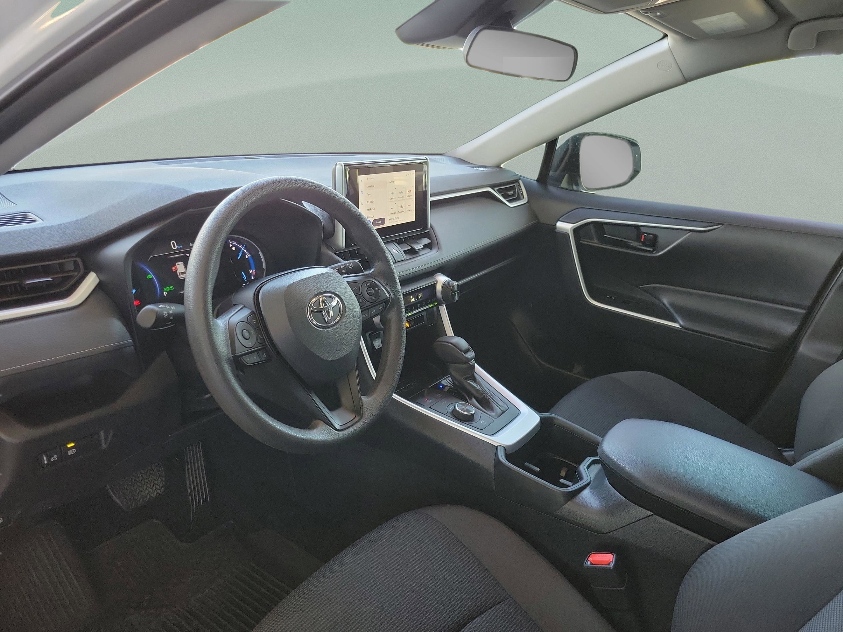 Certified 2025 Toyota RAV4 LE image 26