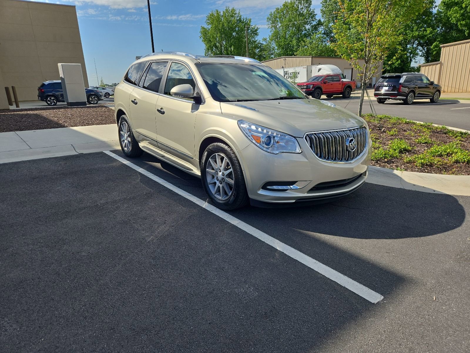 Used 2015 Buick Enclave Leather w/ Trailering Package FWD image 3