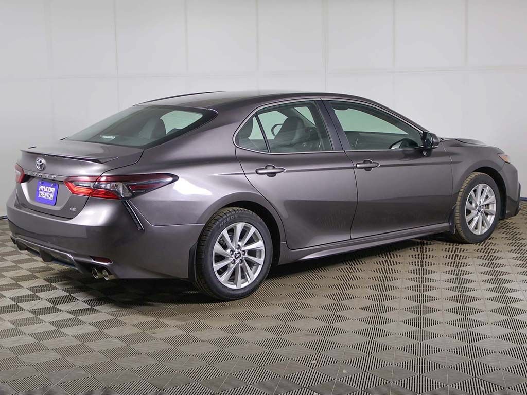 Used 2024 Toyota Camry SE FWD image 9