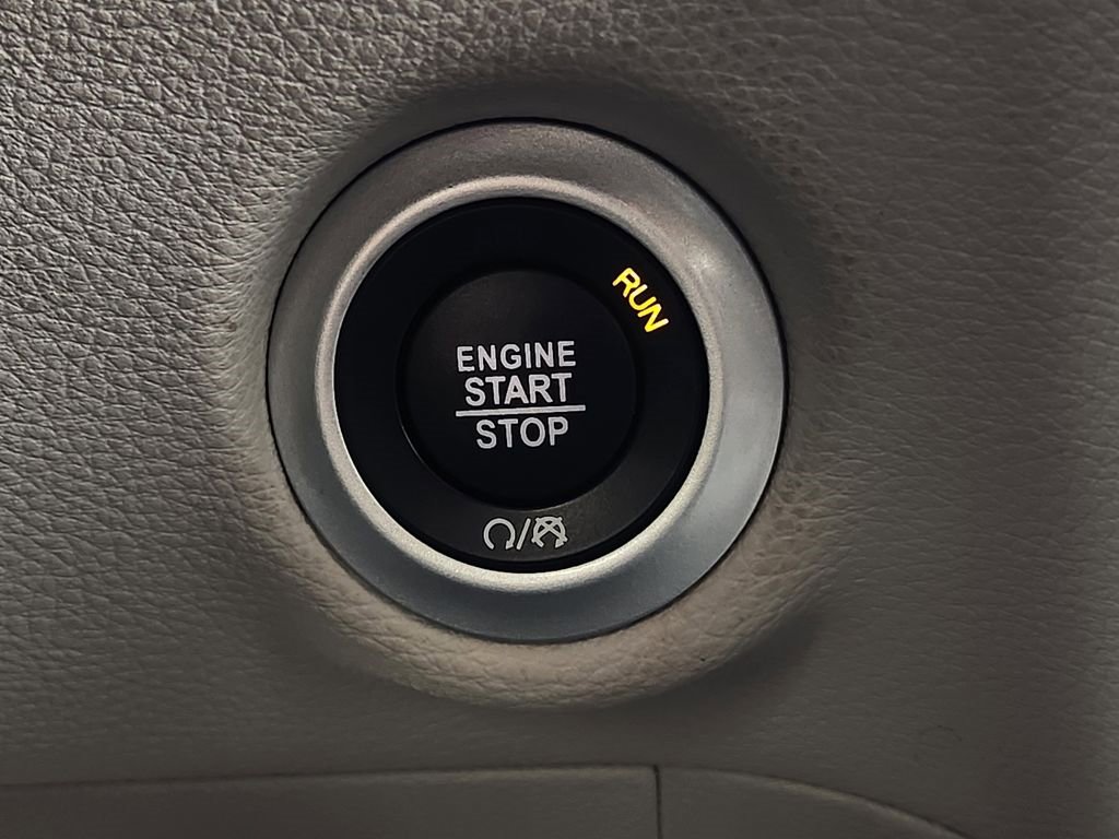 Used 2023 Chrysler Pacifica Limited image 21