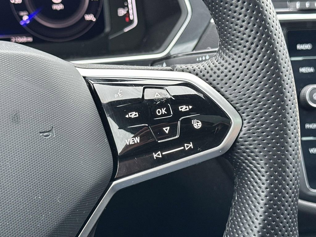 Certified 2023 Volkswagen Tiguan SEL R-Line image 28