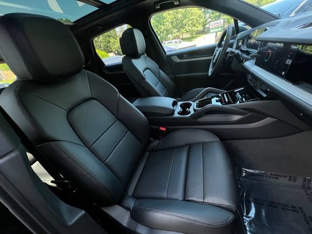 Used 2025 Porsche Cayenne E-Hybrid AWD/4WD image 32
