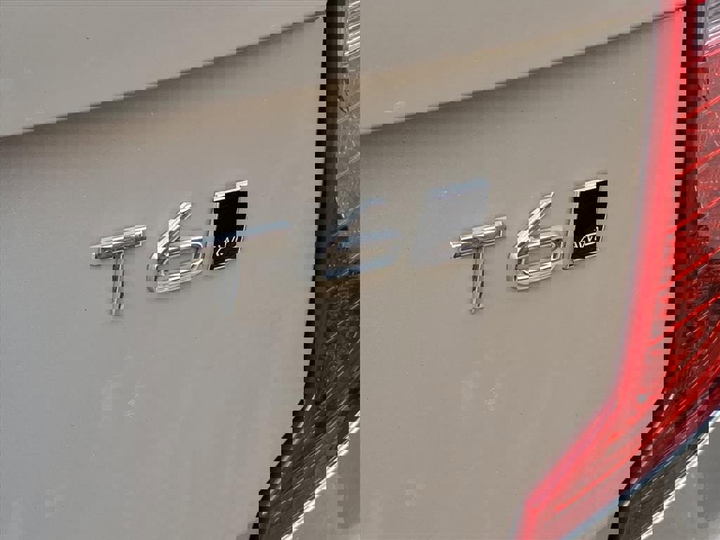 Used 2018 Volvo XC90 T6 Momentum w/ Convenience Package image 10