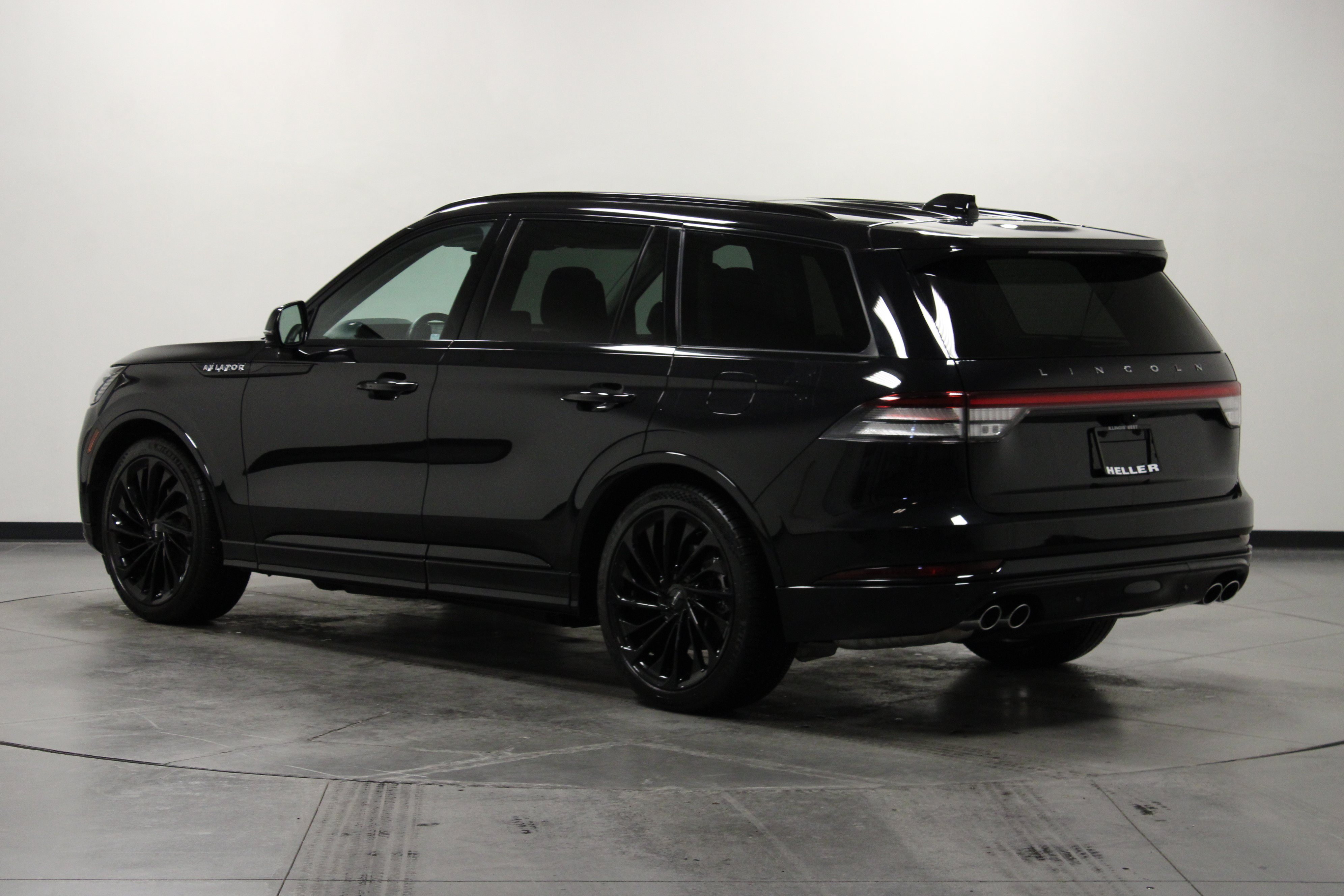 Used 2025 Lincoln Aviator Reserve w/ Equipment Group 201A AWD/4WD image 6