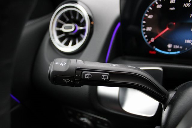 Used 2023 Mercedes-Benz GLB 250 4MATIC image 18